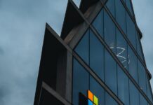Microsoft notches record high valuation of nearly $2.6 trillion
